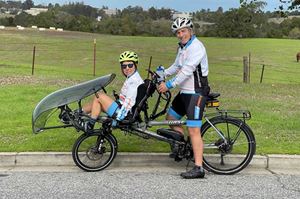 Debra y Steve en bicicleta