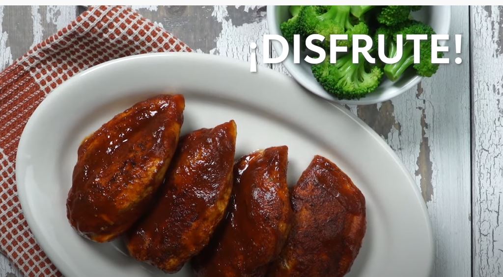 Pollo preparado en sarten con salsa barbacoa ¡Disfrute!