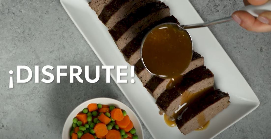 Pastel de carne con hongos y salsa de  ¡Disfrute!