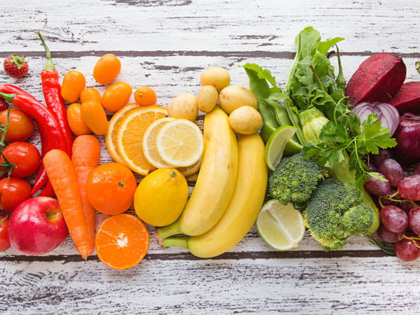 Frutas y verduras frescas de varios colores Frutas y verduras frescas de varios colores